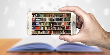 スマホに本が入っているイメージ
