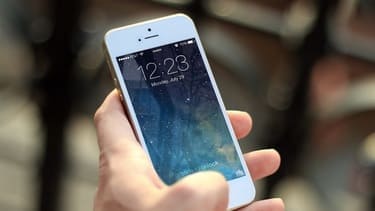 デジタル器具のiphoneと上手に付き合っているイメージ画像