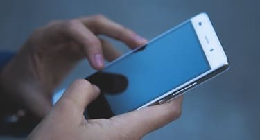 スマホ依存症のイメージ画像