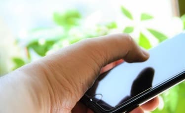 スマホ操作のイメージ画像